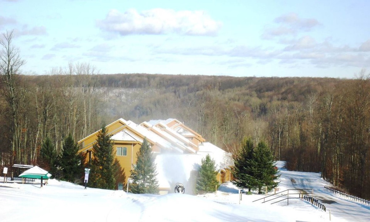 Bellaire Condo | Family Retreat at Cedar River