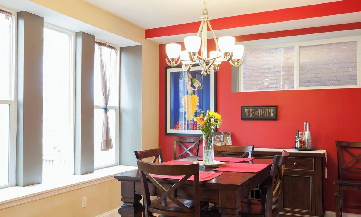 Tower Grove South House | ☆ Family Retreat ☆ Hot Tub ☆ Fireplace ☆ Tower Grove ☆