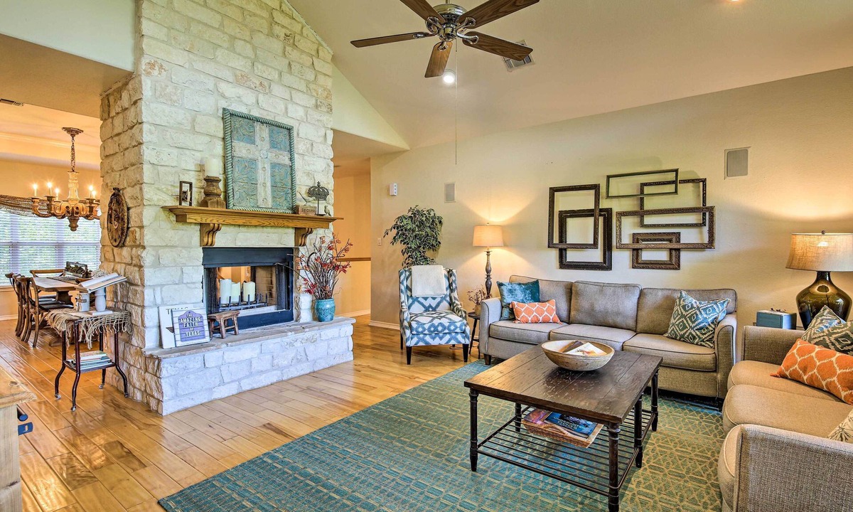 Seguin House | Family Retreat on Guadalupe River: 2 Living Areas!