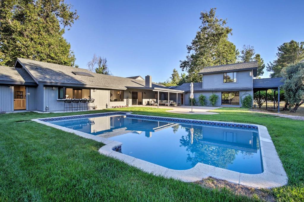 Valley Center House | Family Retreat - Private Tennis Court & Game Room
