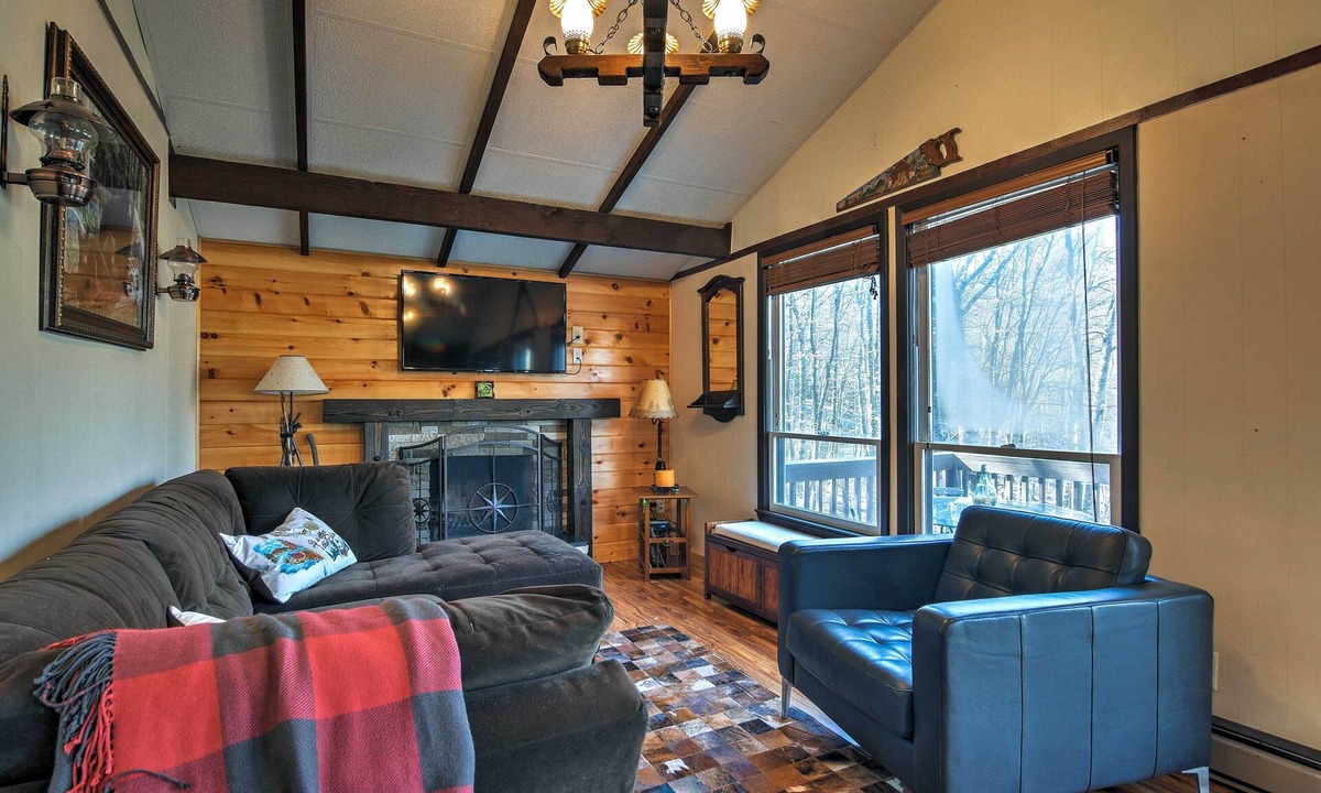 Beech Mountain Cabin | Family Retreat w/Trail Access in Beech Mountain!
