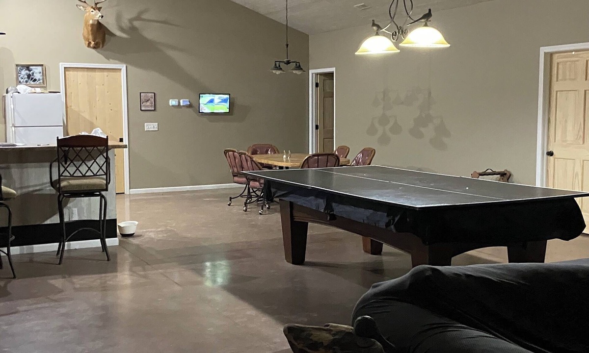 Bethany House | Family Retreat with pond, pool table and double bunks.