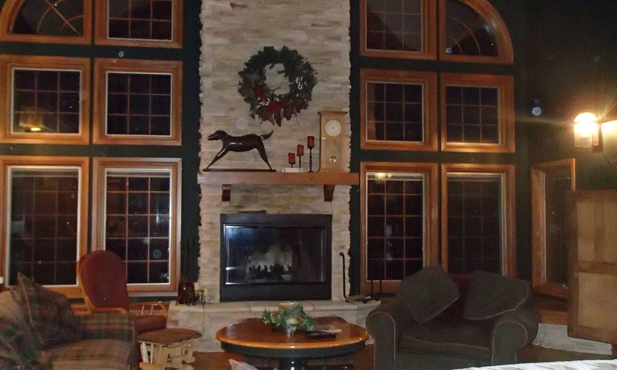 Monument House | Family Reunions & Retreats - Sleeps 24, 40-Acres near Air Force Academy