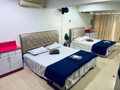 Ladang Sekolah House | Family Room with shared Bathroom