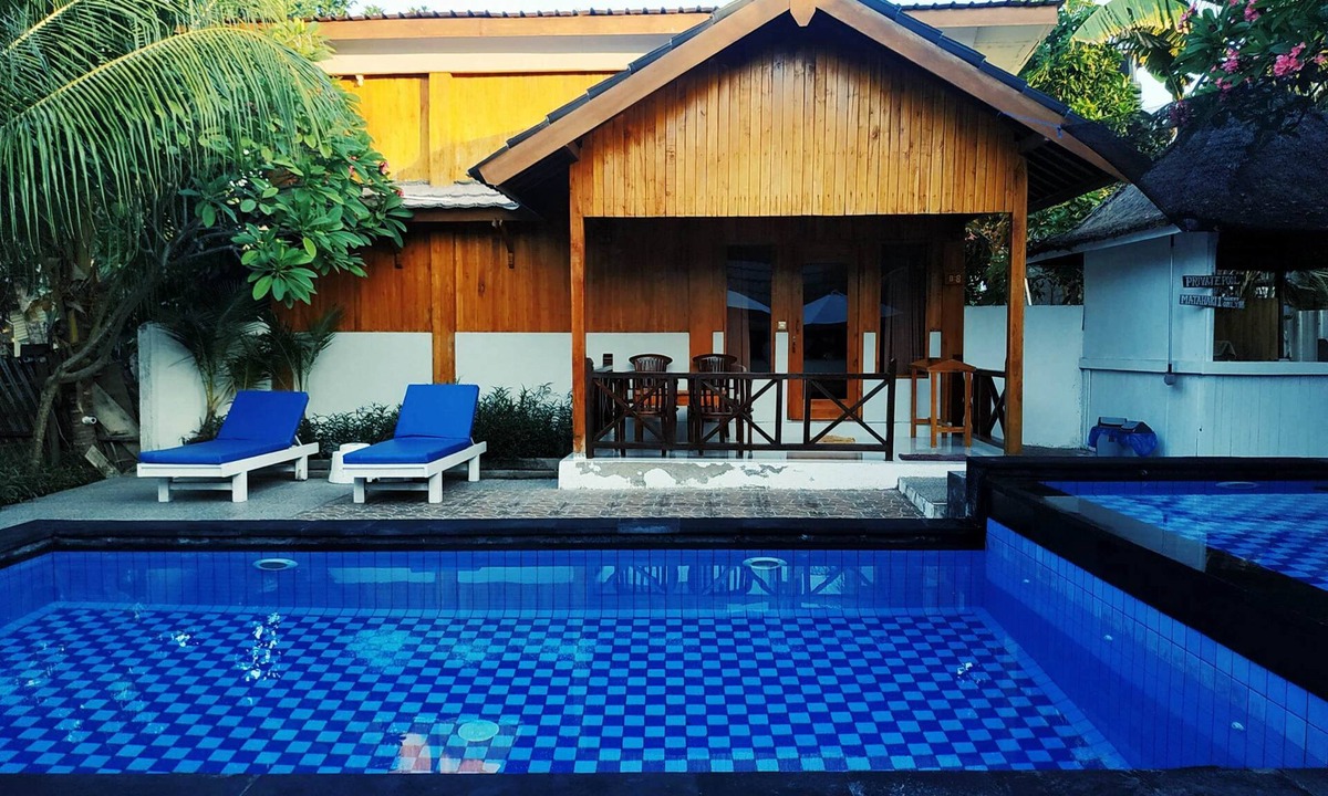 Gili Air House | Family-sized bungalow with pool view