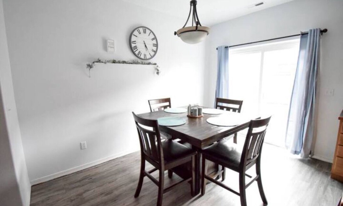 La Grande House | Family sized Crow's Nest "B"