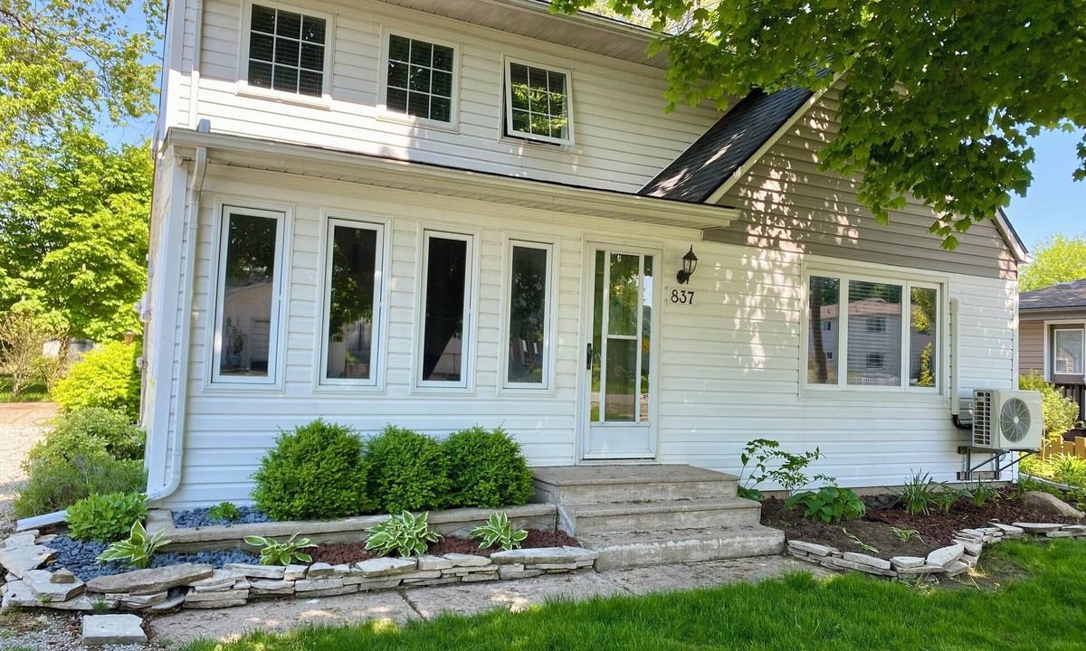 Leamington House | Family-sized home 5 minutes from beaches & Point Pelee National Park!
