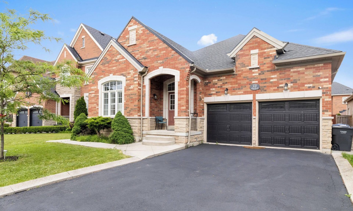 Brampton House | Family Stay | Pool Table | BBQ | Pond | One Level