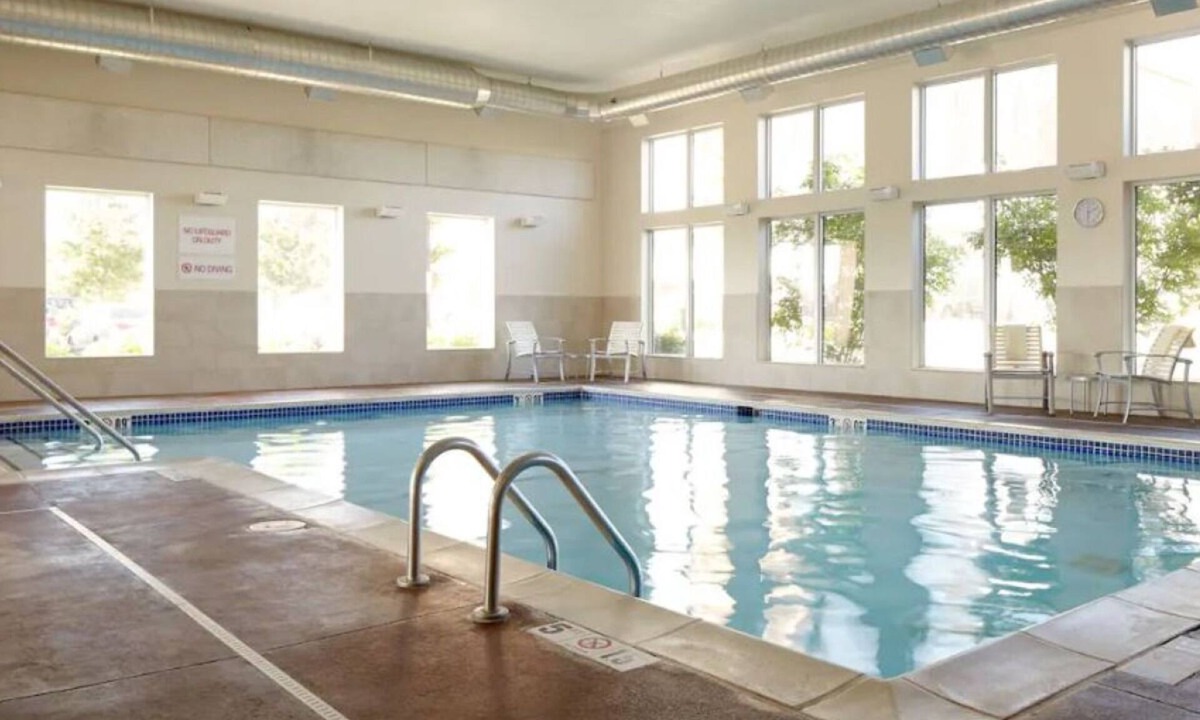 South Side Hotel | Family Stays w/Pool & Breakfast Near Texas Aquarium & North Beach - 3 Units