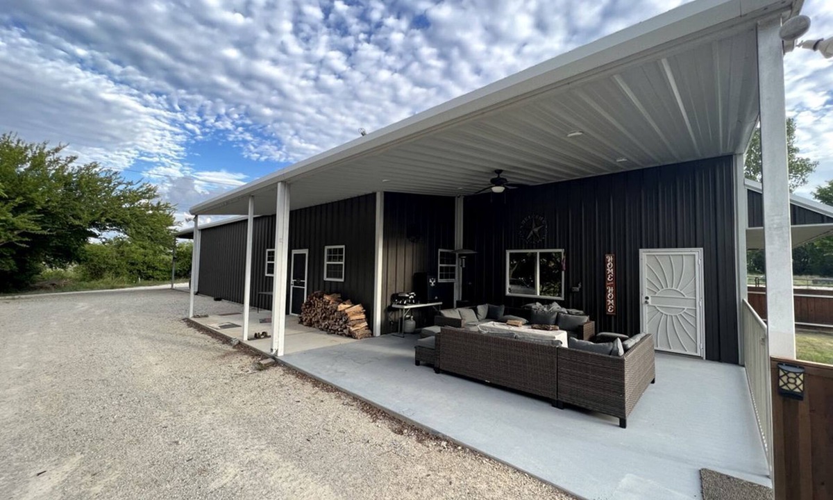 Jacksboro House | Family Style Glamping in Pet-Friendly Rental at Lake Godstone, Texas