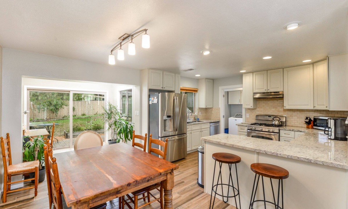 Flagstaff House | Family Style Home - Pets & central!