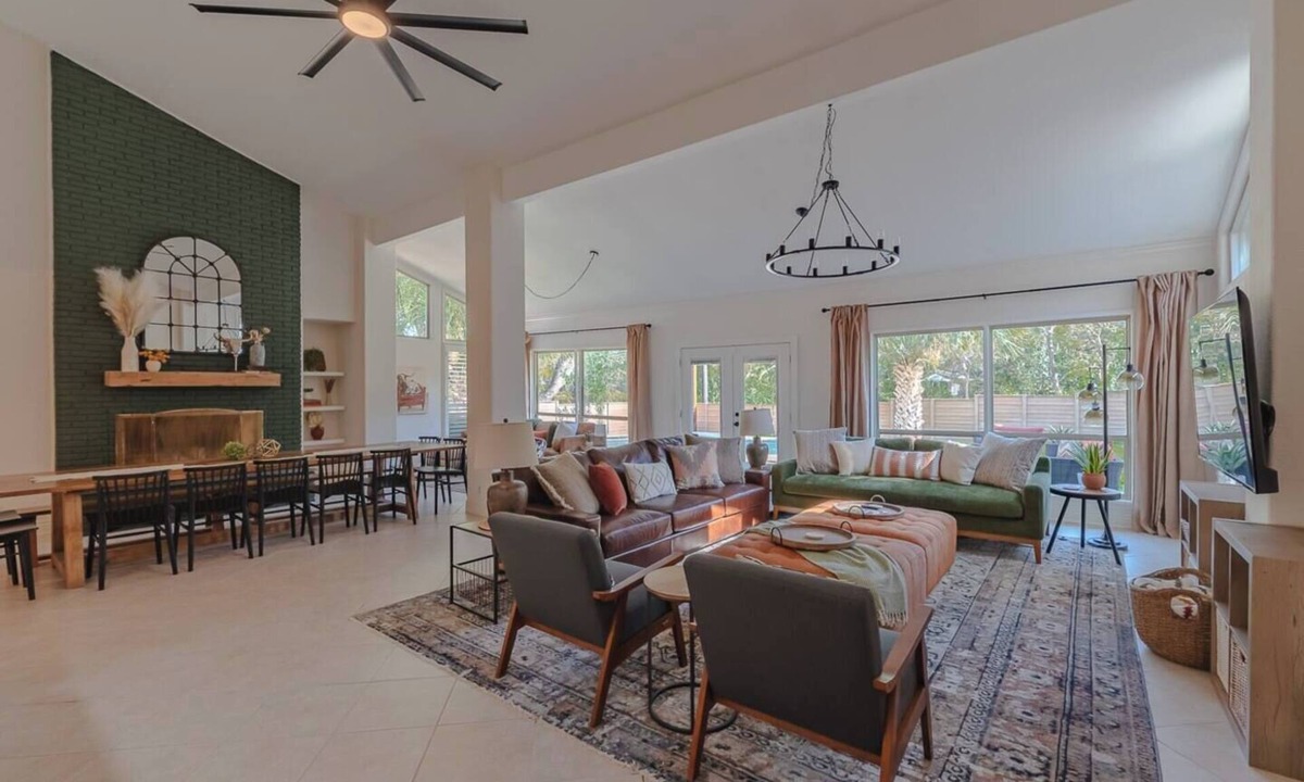 Vance Jackson House | Family time! Pool & Gameroom