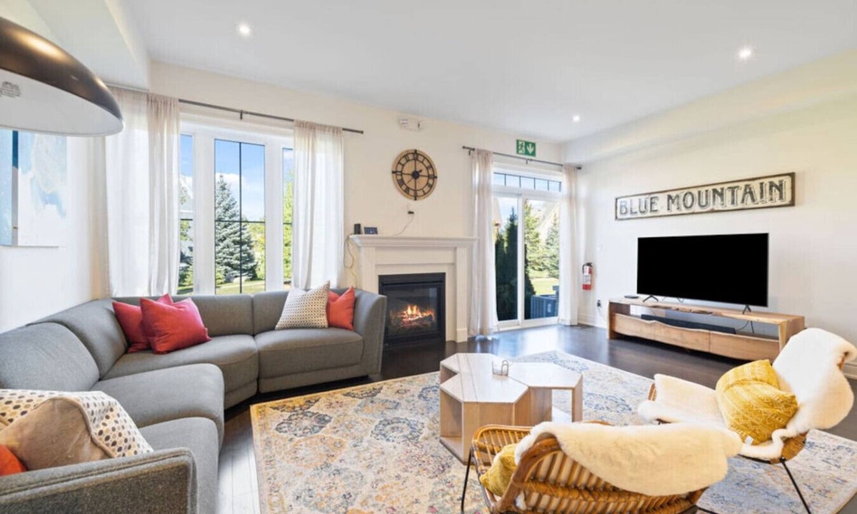 The Blue Mountains Villa | Family Townhome at Blue with Resort Shuttle