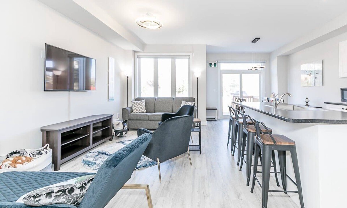 The Blue Mountains Condo | Family Townhouse, Walk-Shuttle to Blue, Fire Pit