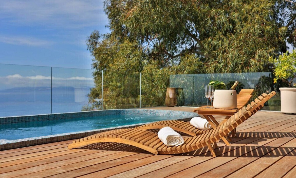 Le Rayol Villa | Family Villa with Sea View – Pool, SPA & Hammam – Sleeps 10