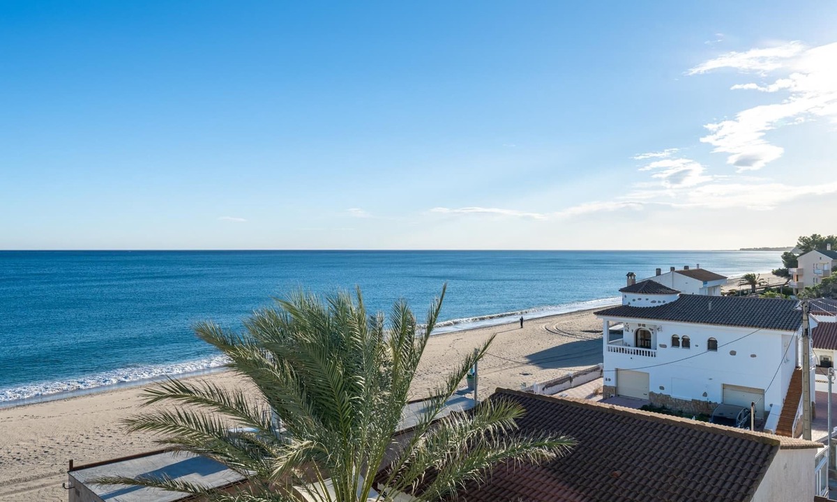 La Ribera Apartment | Family Vacation in front of the beach