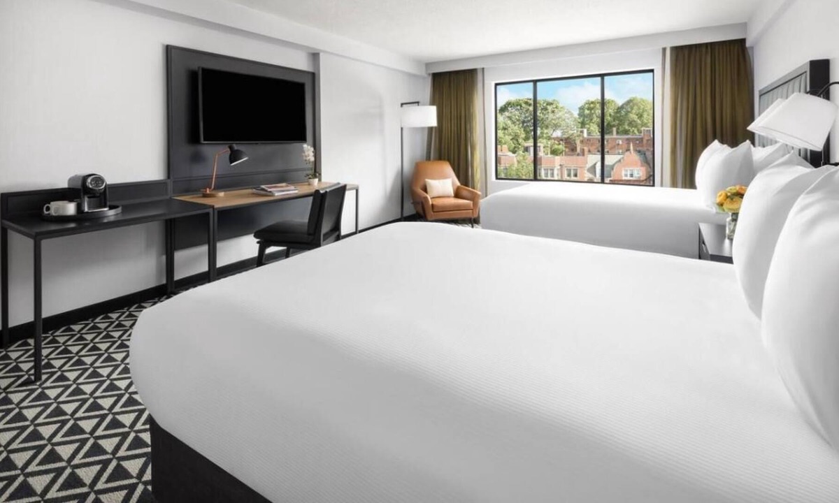 Brookline House | Family Vacation! 3 Beautiful Units, Restaurant, Coffee Shop, Bar!