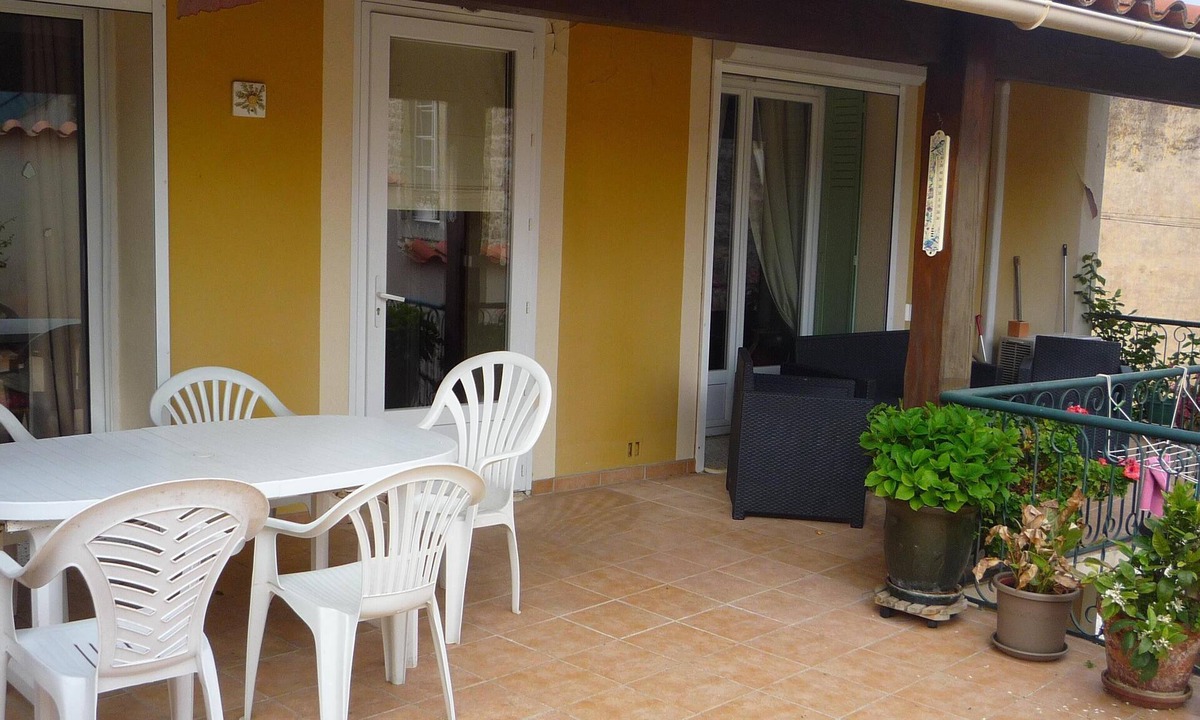 Montagnac House | Family vacation home