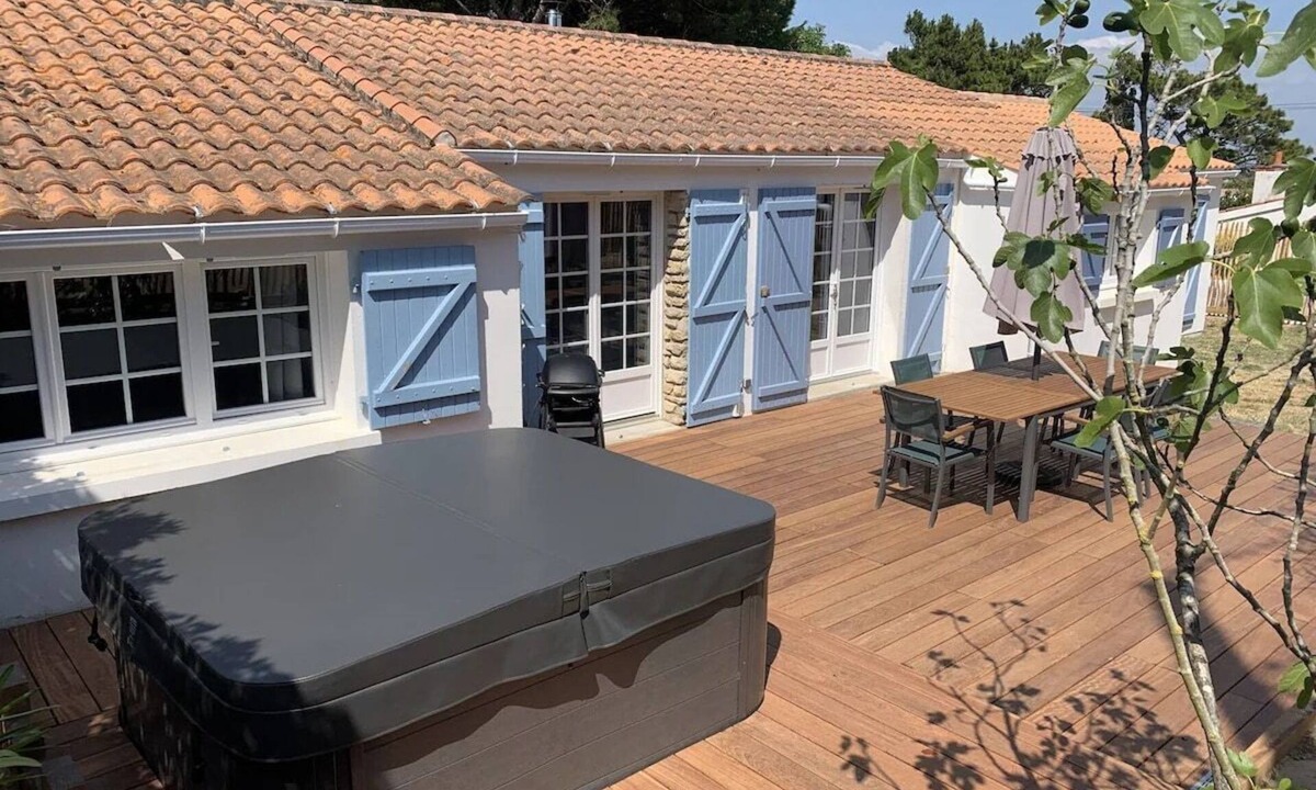 Barbatre House | Family vacation home with beach and spa
