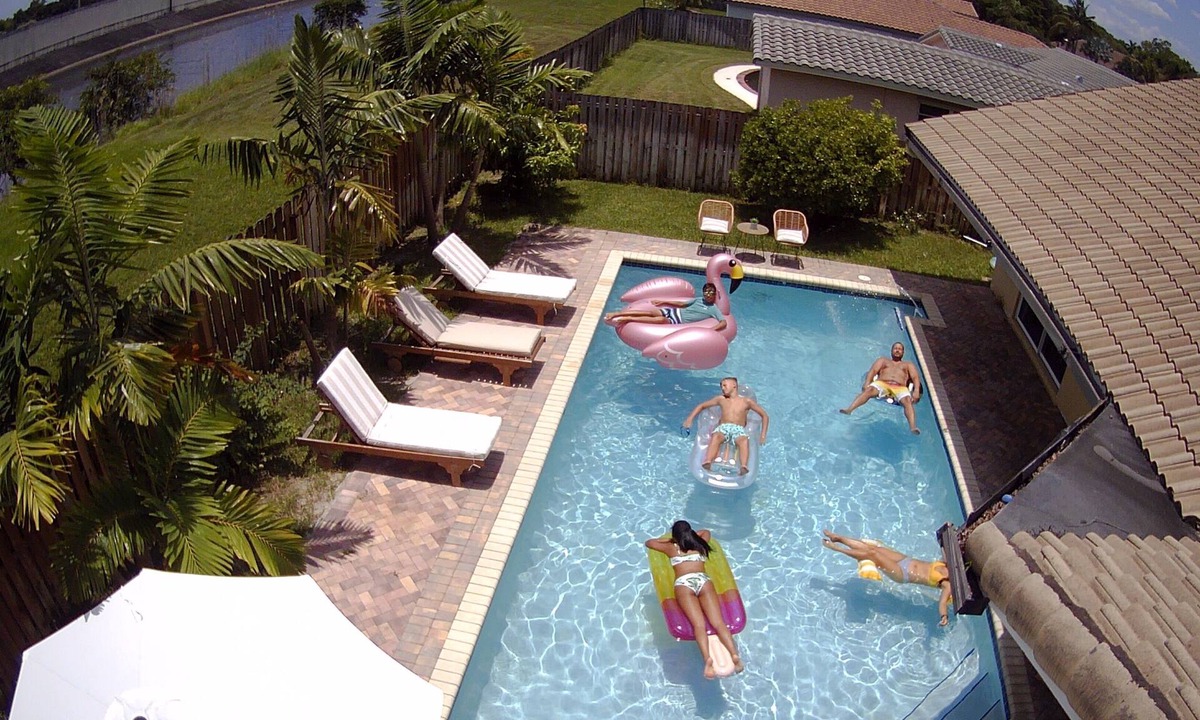 Plantation House | Family Vacation-Private Heated Pool, 2 King Beds, 3 full baths, BBQ, Beach, FIFA