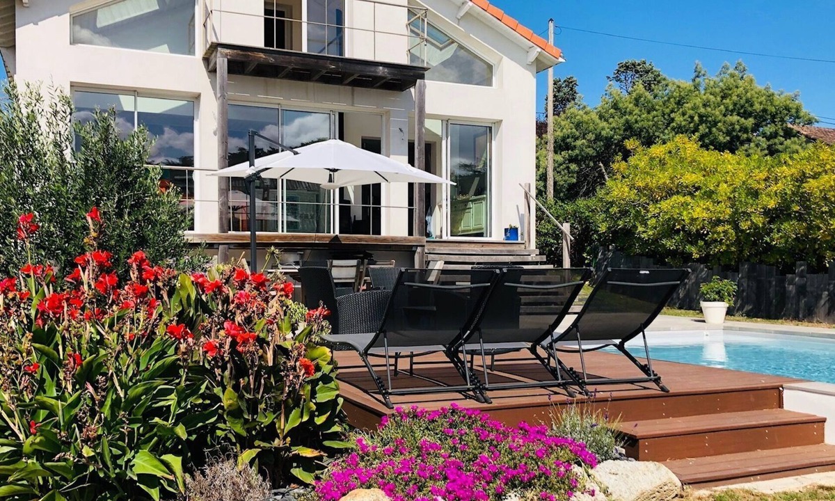 Prefailles Villa | Family villa 10 persons - swimming pool and sea view - 400 m from the sea and the village