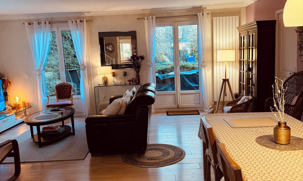 Lesigny Villa | Family villa designed for BUSINESSES