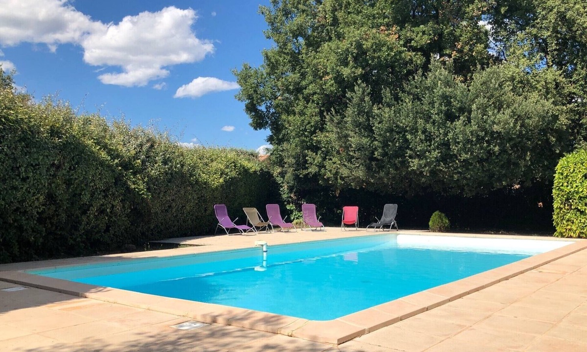 Collias Villa | Family villa for 10 people with large private pool and large garden