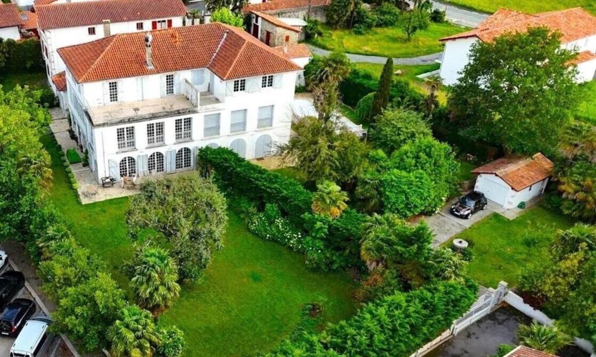 Ascain Villa | Family villa in the heart of the typical Basque village of Ascain, 10 min from the beach at St-Jean-de-Luz