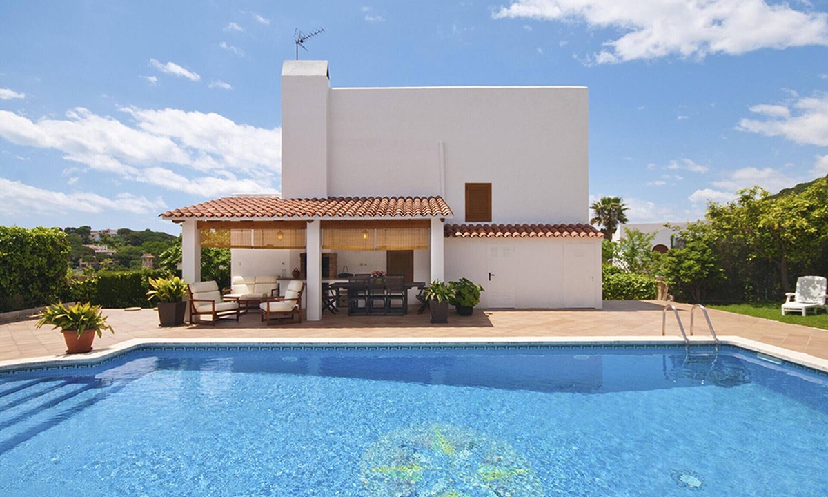 Lloret de Mar Cottage | Family Villa with Private Pool, Near Beach
