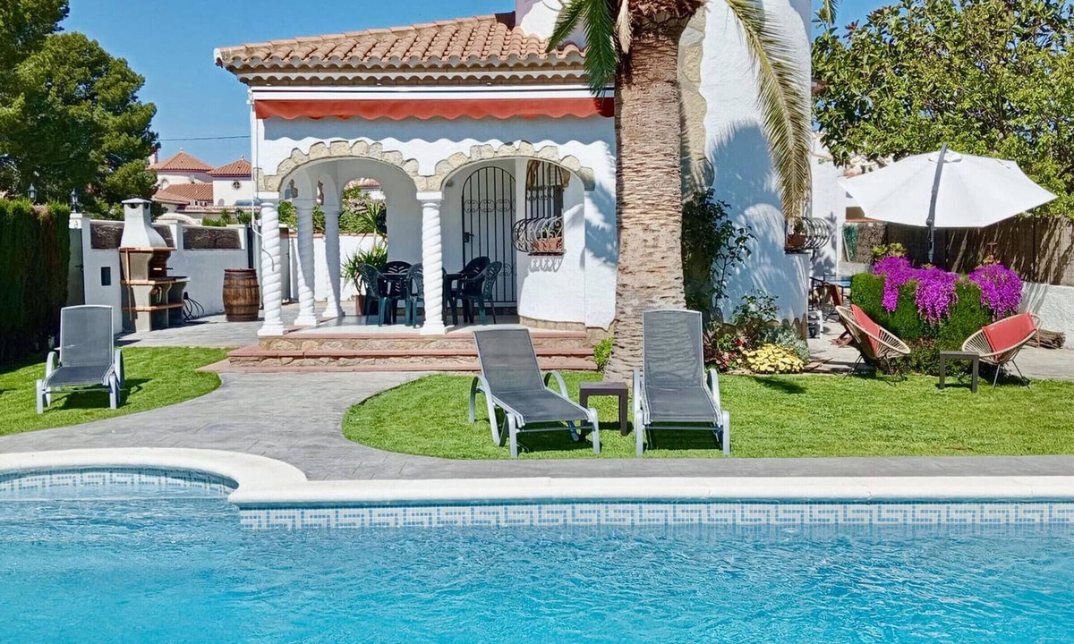 Miami Platja Cottage | Family Villa with Private Pool and WiFi
