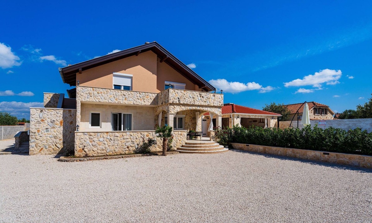 Cista Velika House | Family Villa with Pool near Krka Park