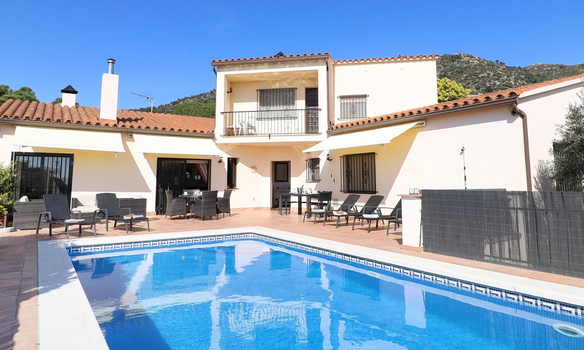 Pau Cottage | Family Villa with Private Pool, Costa Brava
