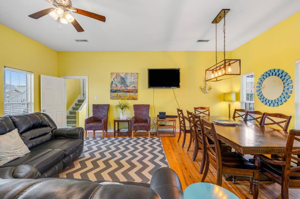 Fort Morgan House | Family Waves