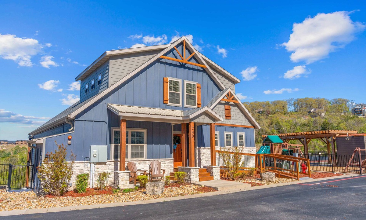 Table Rock House | Family & Wellness Retreat: Hot Tub, Sauna, Cold Plunge w/Lake Views - sleeps 34