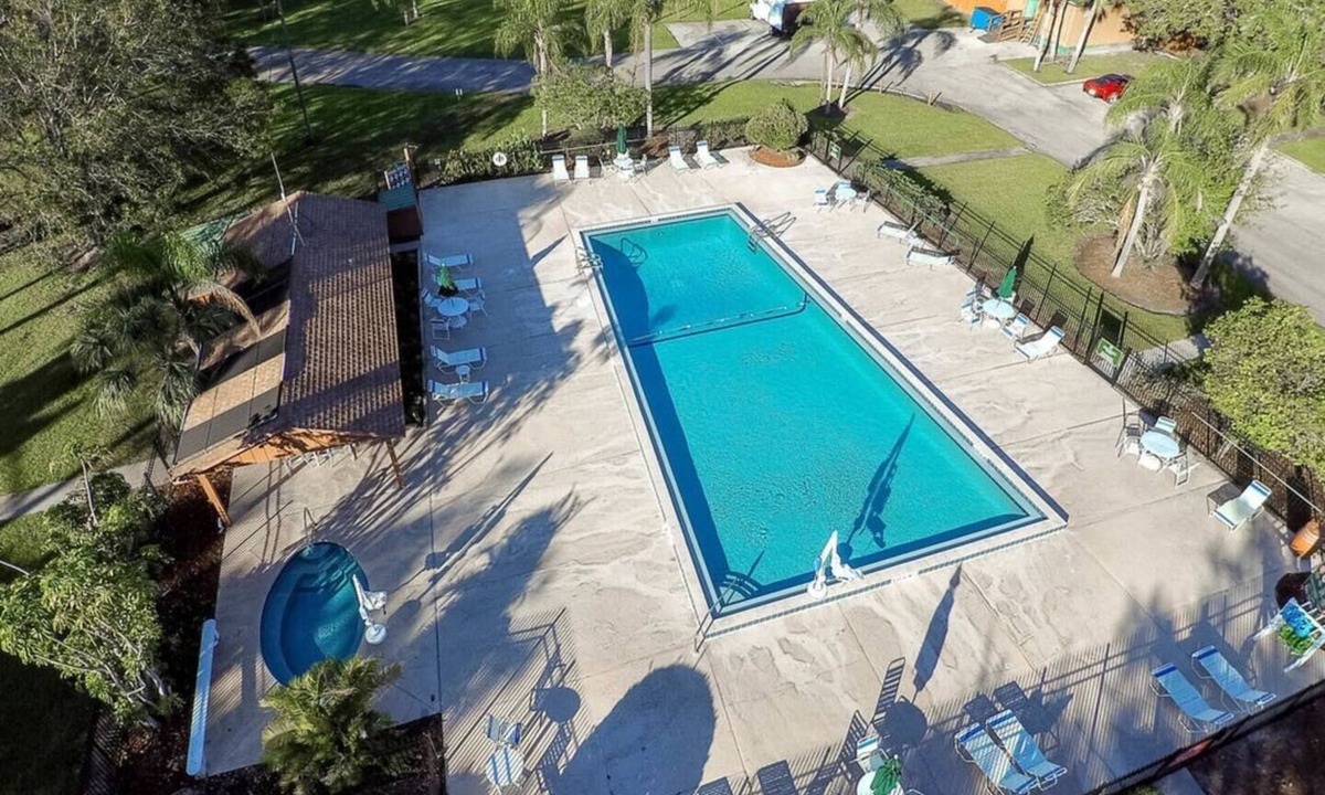River Ranch Condo | FamilyFriendly Suite! Comes With ArcadeGame inside