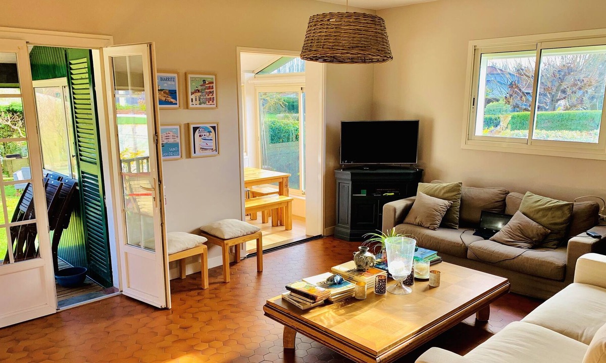 Ustaritz House | FamilyHouse in the Basque Country. Great garden to enjoy and closed great places