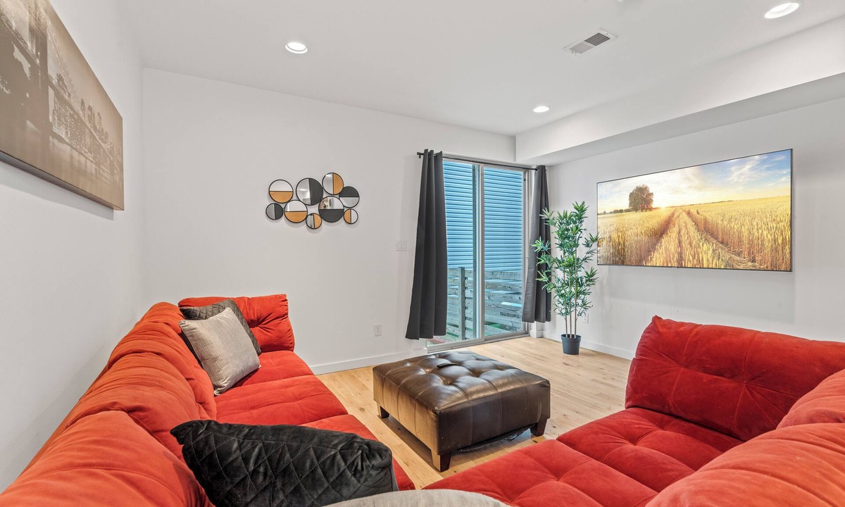 Poplar House | Fancy 4BR W/Hot Tub