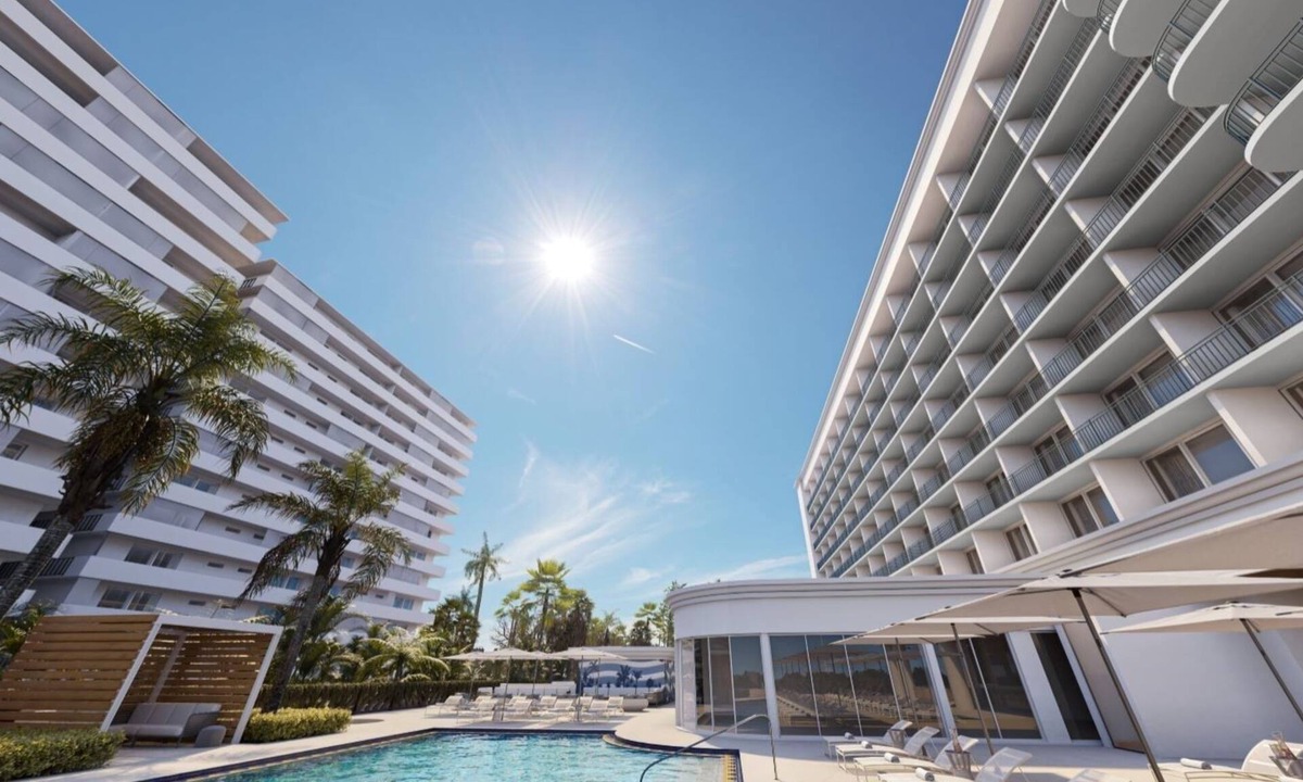 Singer Island Hotel | Fancy Queen Beds w/Onsite Pool & Beach Access