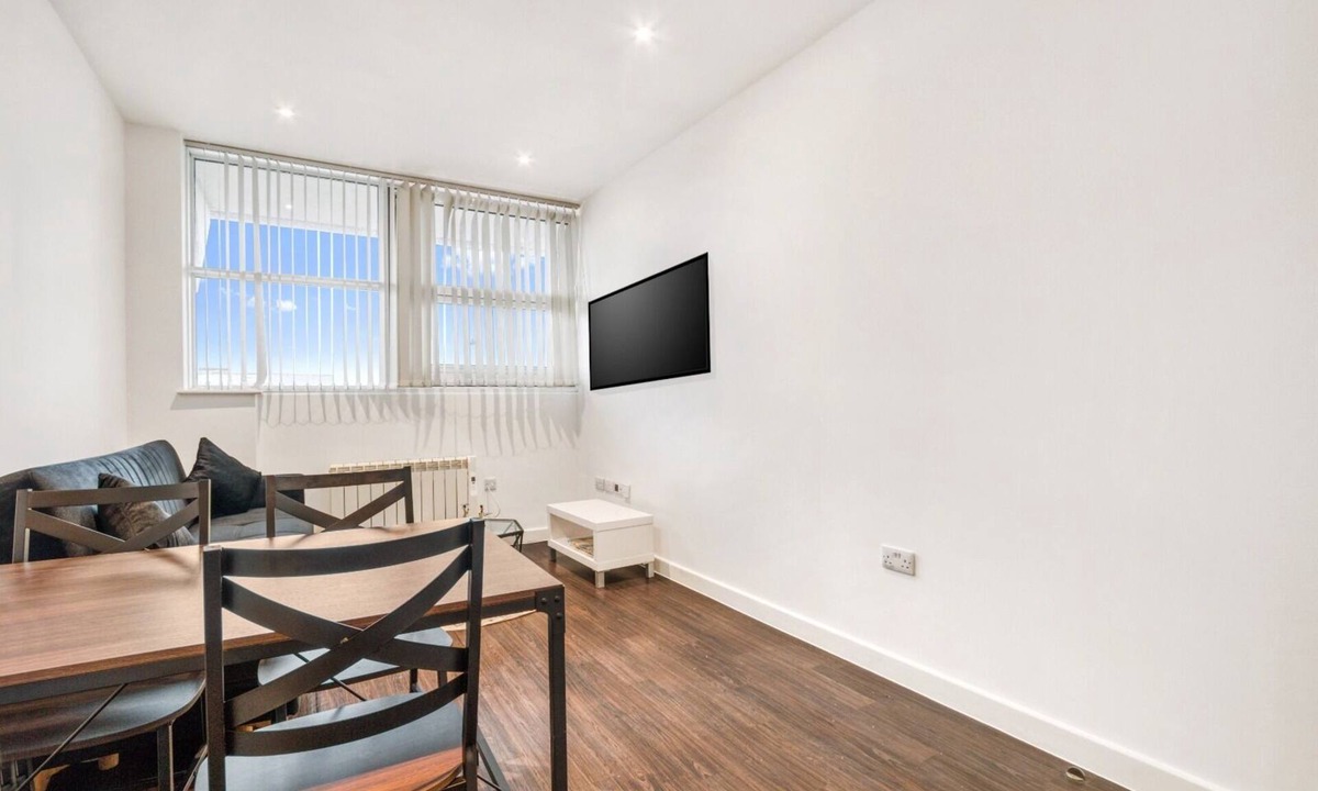 Harlington Apartment | Fantastic 1 Bed by Heathrow Airport