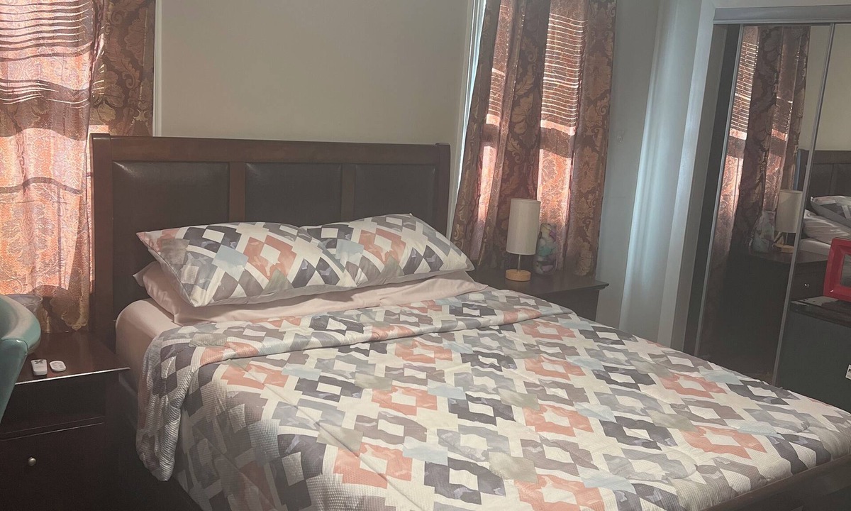 Irvington House | Fantastic 1 room with AC in charming Irvington
