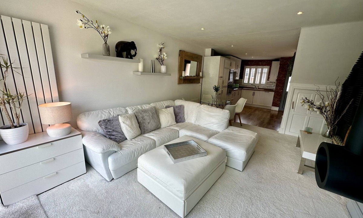 Royal Leamington Spa House | Fantastic 2-Bed House with Parking-Hosted by Hutch