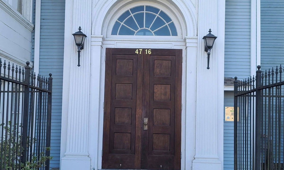 West Riverside Condo | Fantastic 2-bedroom condo with AC in vibrant Uptown New Orleans