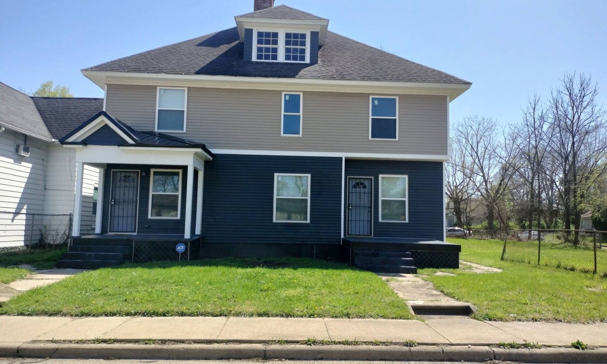 West Washington House | Fantastic 3-bedroom house with AC, heating and internet in South Bend