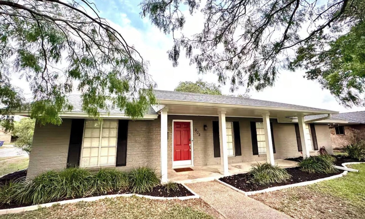 Bay Area House | Fantastic 4-bedroom house in Central Corpus Christi