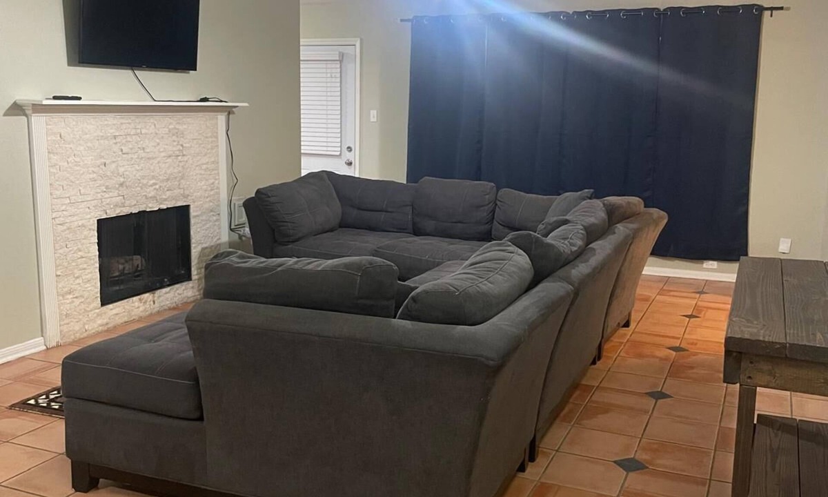 Deer Park House | Fantastic 4-bedroom house in Welcoming Deer Park