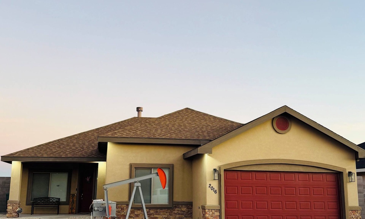 Hobbs House | Fantastic 4-bedroom house with Garage access in Hobbs