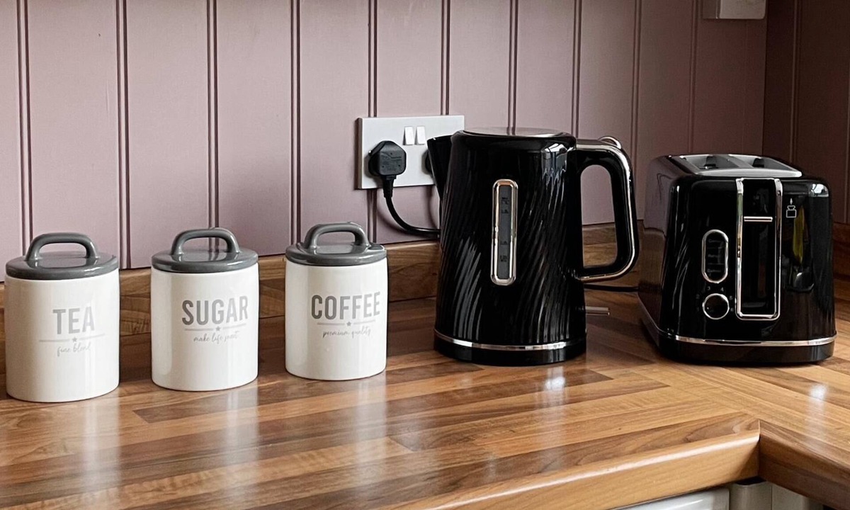 Yeovil House | Fantastic 4 Bedrooms Holiday Home