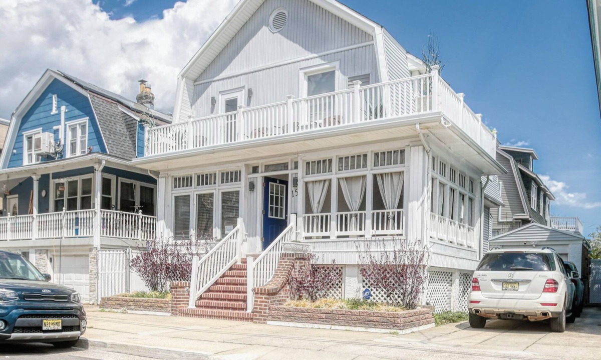 Atlantic City House | Fantastic 6-bedroom house in charming Ventnor City 1 1/2 blocks to the beach