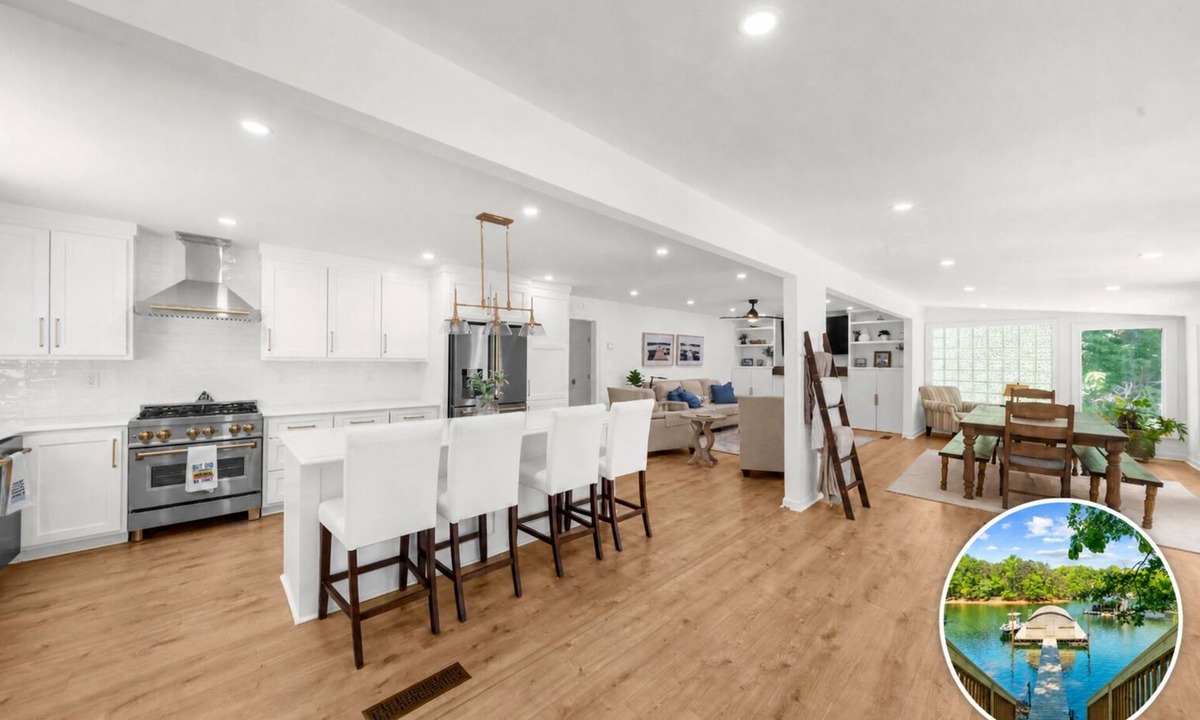 Gainesville House | Fantastic 6 bedroom house with Deep water on Lake Lanier