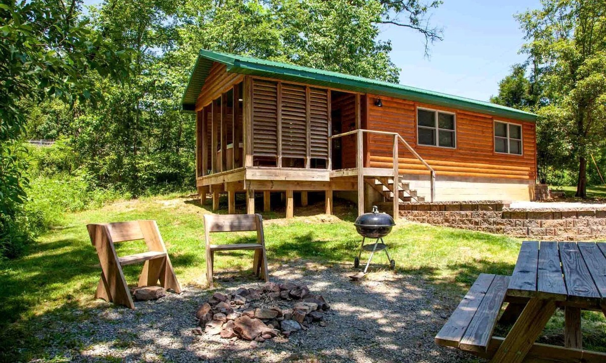 Equality House | Fantastic Cabin with Fireplace and Hot-tub in Herod, Illinois